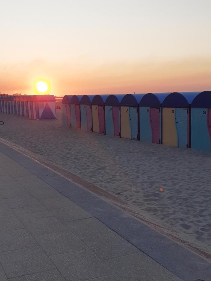 Appartement Avec Vue Superbe Sur La Mer Dunkirk Esterno foto